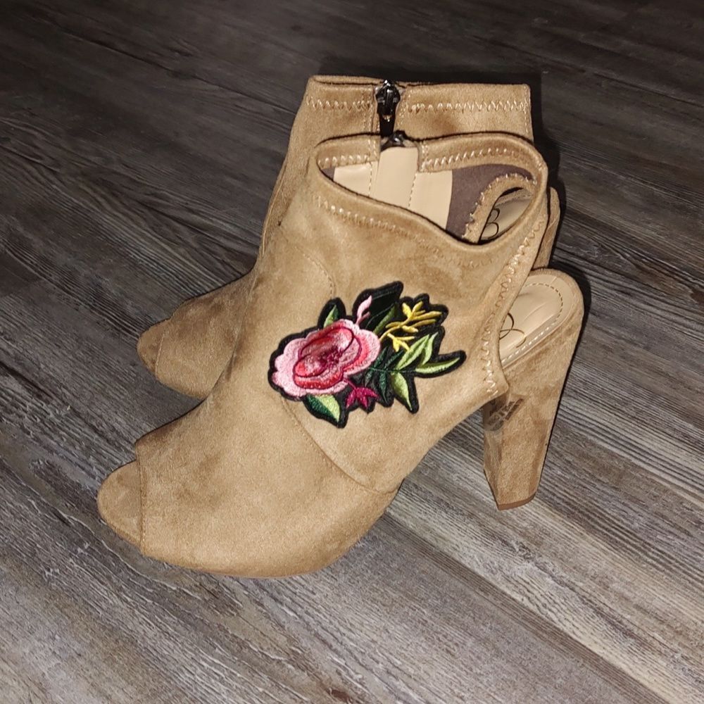 Derek Heart tan embroidered floral peep toe ankle booties Sz 9 - Picture 1 of 8